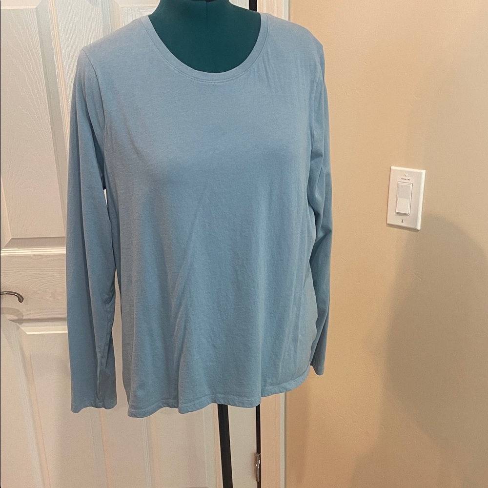 $5 WHEN BUNDLED WITH TWO OR MORE ITEMS - Blue Long Sleeve Tee XXL 20